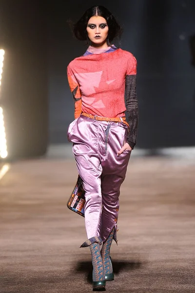 Look 16